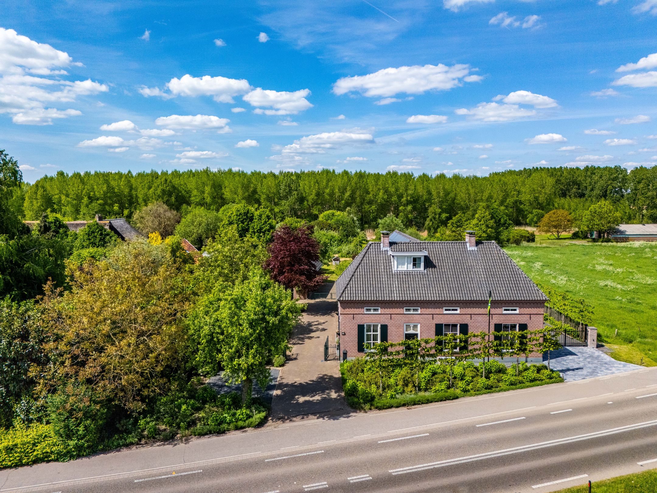 Foto 66 van Zutphen-Emmerikseweg 141-A
