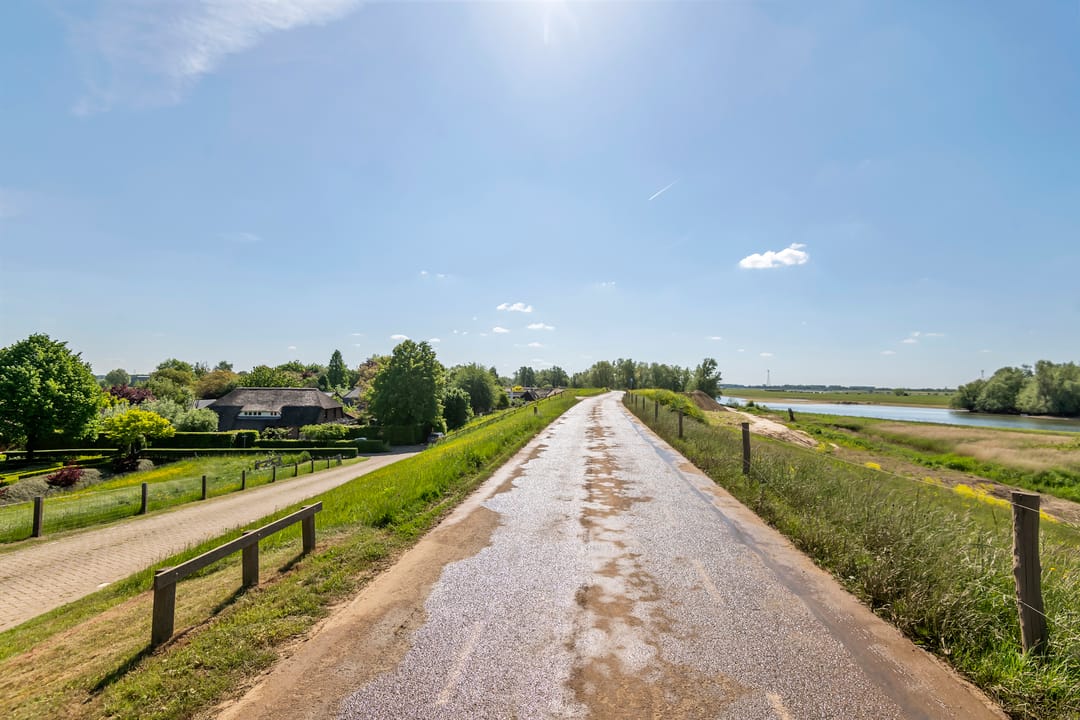 Foto 86 van Waalbandijk 120-A