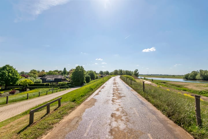 Foto 86 van Waalbandijk 120-A