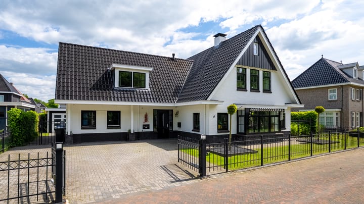 Photo 1 of Van der Waalslaan 49