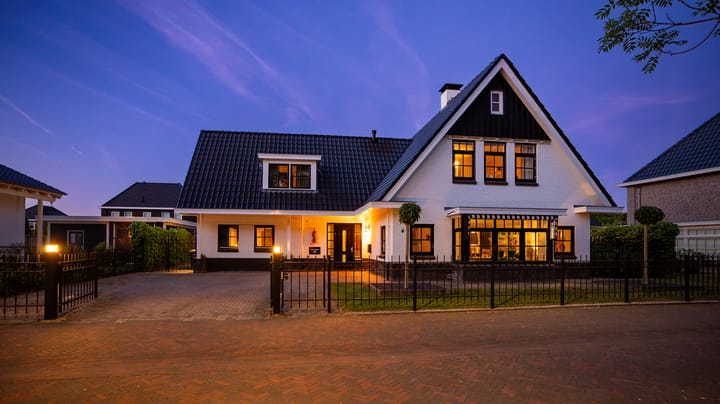 Photo 2 of Van der Waalslaan 49