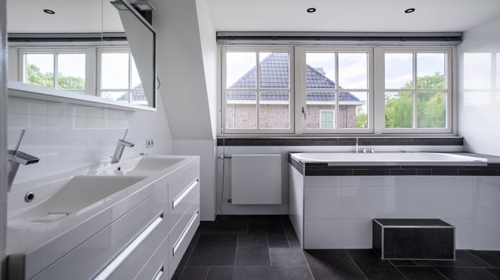 Photo 32 of Van der Waalslaan 49