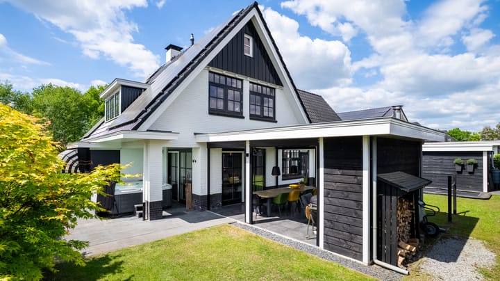 Photo 36 of Van der Waalslaan 49