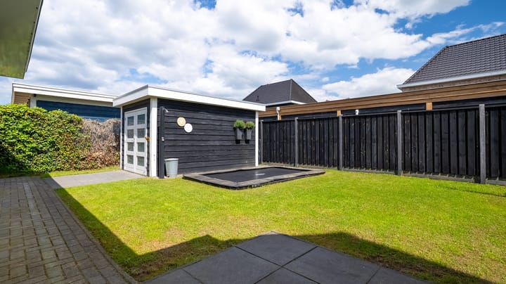 Photo 42 of Van der Waalslaan 49