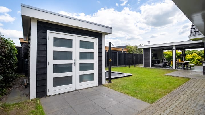 Photo 43 of Van der Waalslaan 49