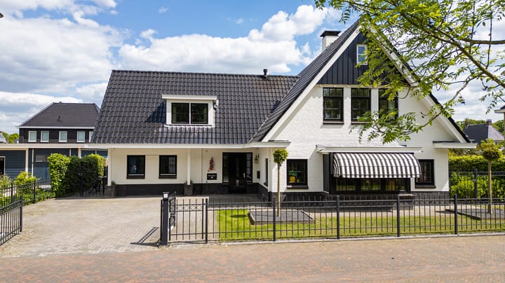 Photo 45 of Van der Waalslaan 49