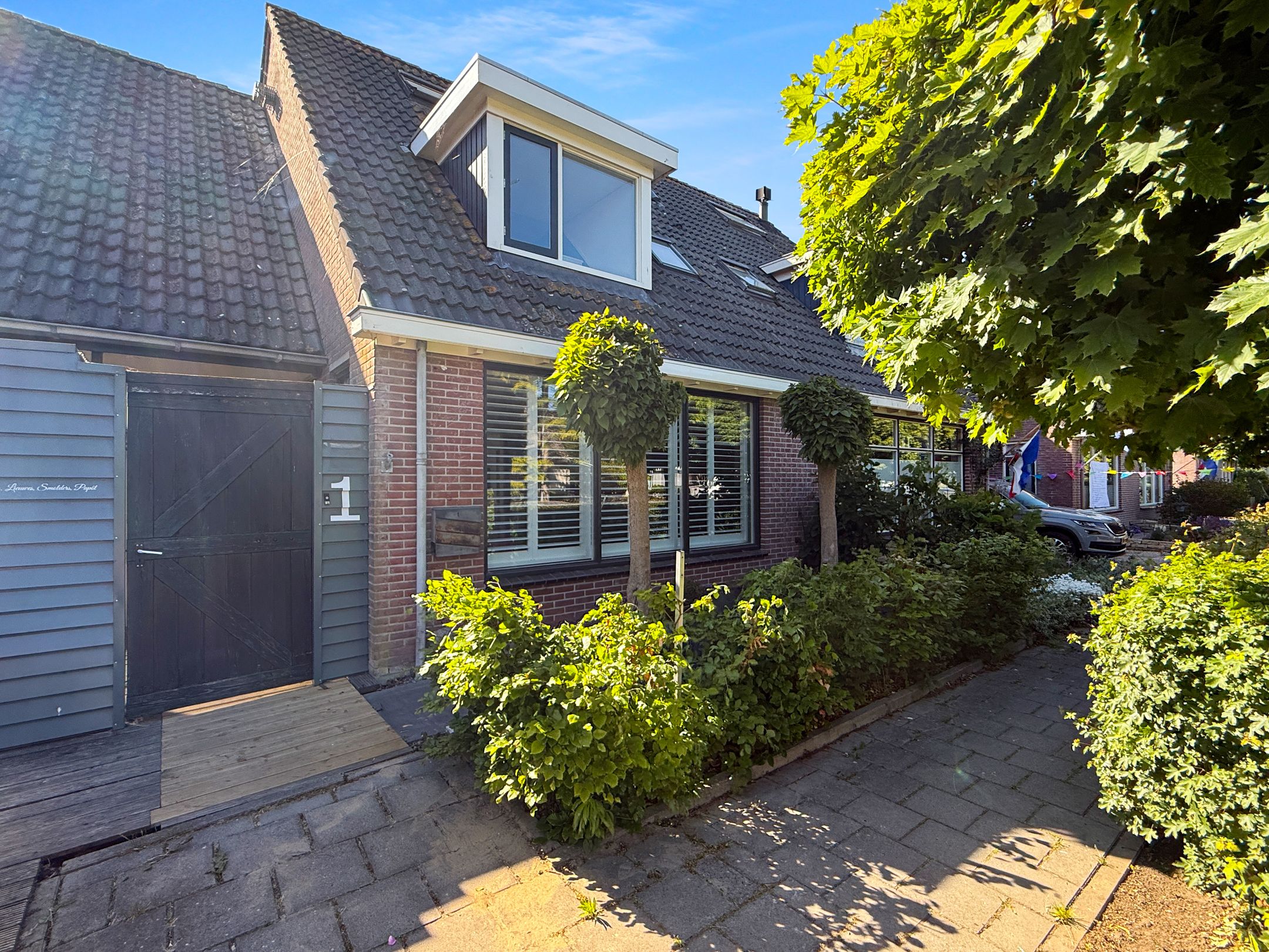 Burg. S. Schagenstraat 1