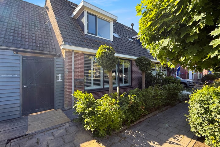 Burg. S. Schagenstraat 1