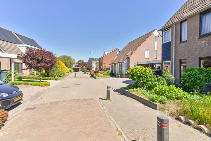 Photo 43 of De Garve 9