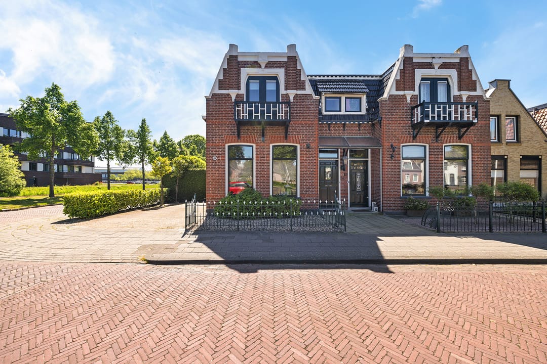 Photo 1 of Nieuwburen 84