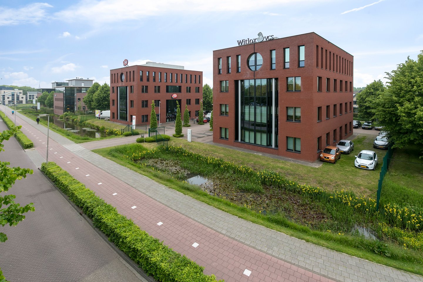 View photo 2 of Bredaseweg 137