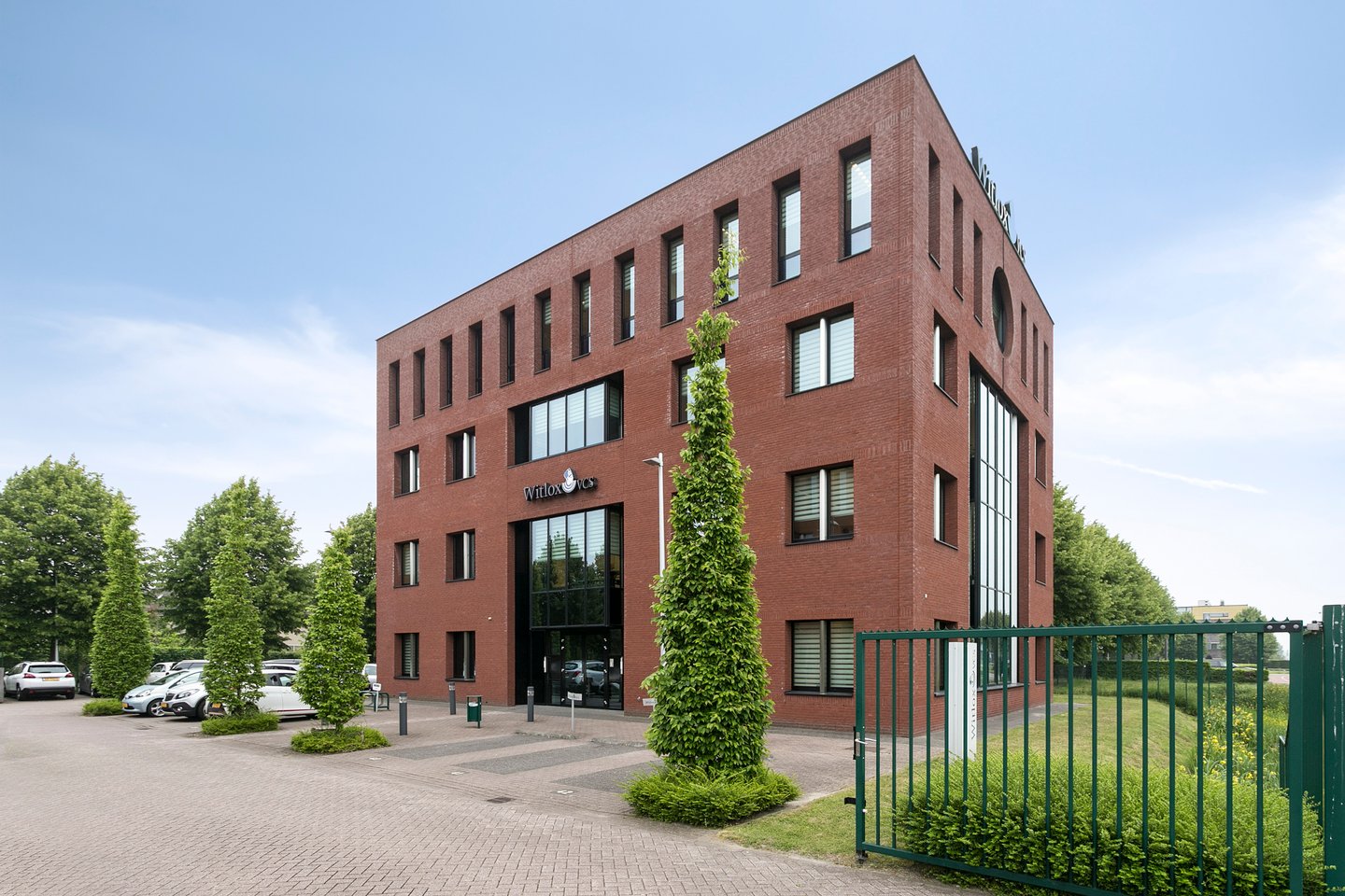 View photo 4 of Bredaseweg 137