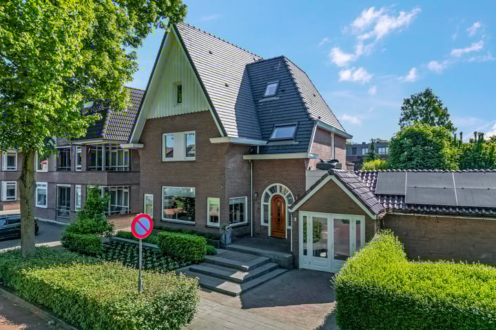 J.P.C. Leinweberstraat 2