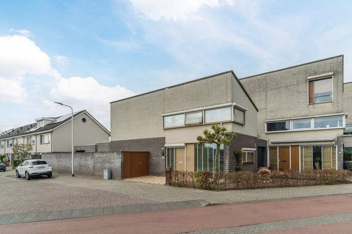 Meedhuizenstraat 1