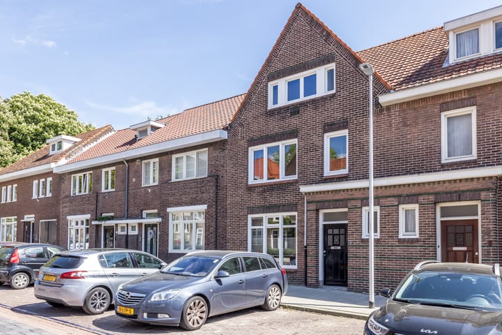 Foto 1 van Burg. Savelbergstraat 10