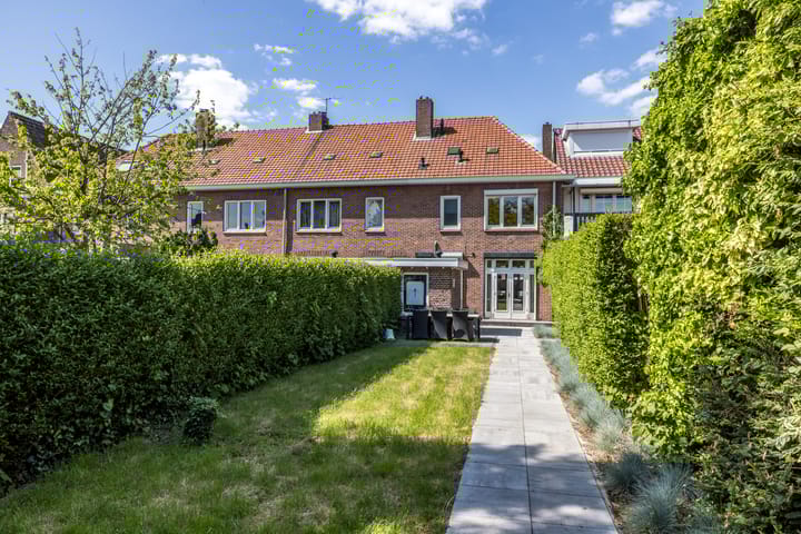 Foto 42 van Burg. Savelbergstraat 10