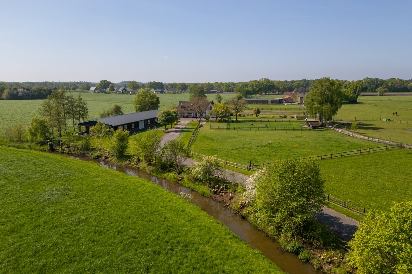 Bekijk foto 1 van Klein Moorst 14