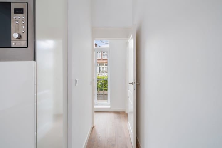 Foto 21 van Van Galenstraat 1-C