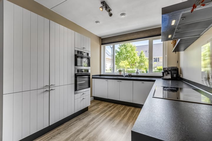 Photo 11 of Bremerstraat 21