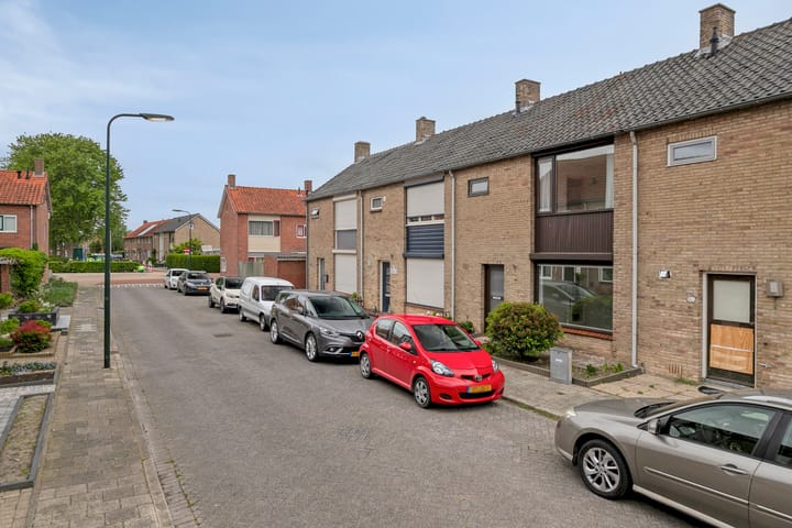 Foto 37 van Raiffeisenstraat 6