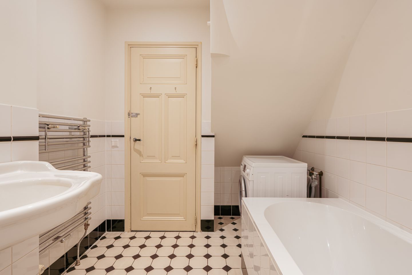 Foto 14 van Van Baerlestraat 66-1