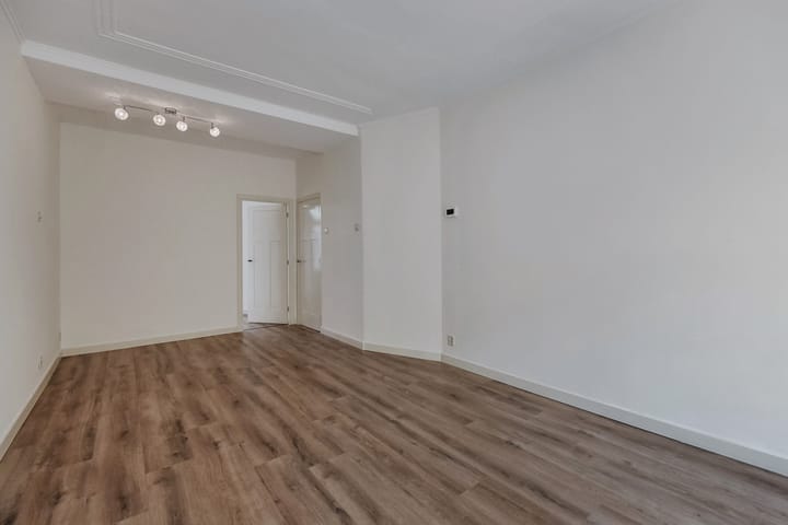 Foto 9 van van Gaesbekestraat 16