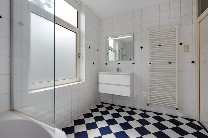 Foto 15 van van Gaesbekestraat 16