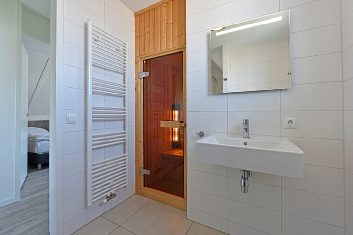 Photo 3 of Zeedijk 24-460