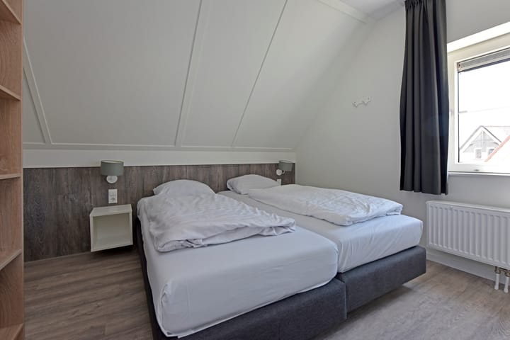 Photo 4 of Zeedijk 24-460