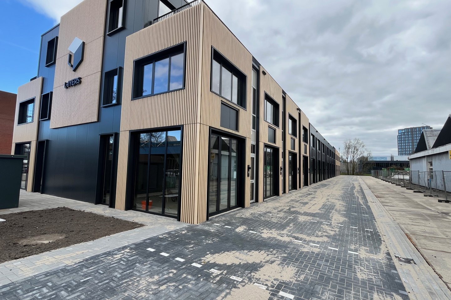 View photo 2 of Verrijn Stuartweg 42-B