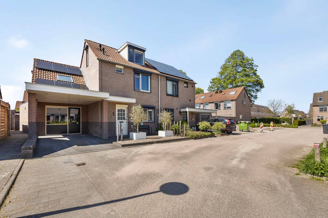 Foto 1 van Hoefsmidlaan 1