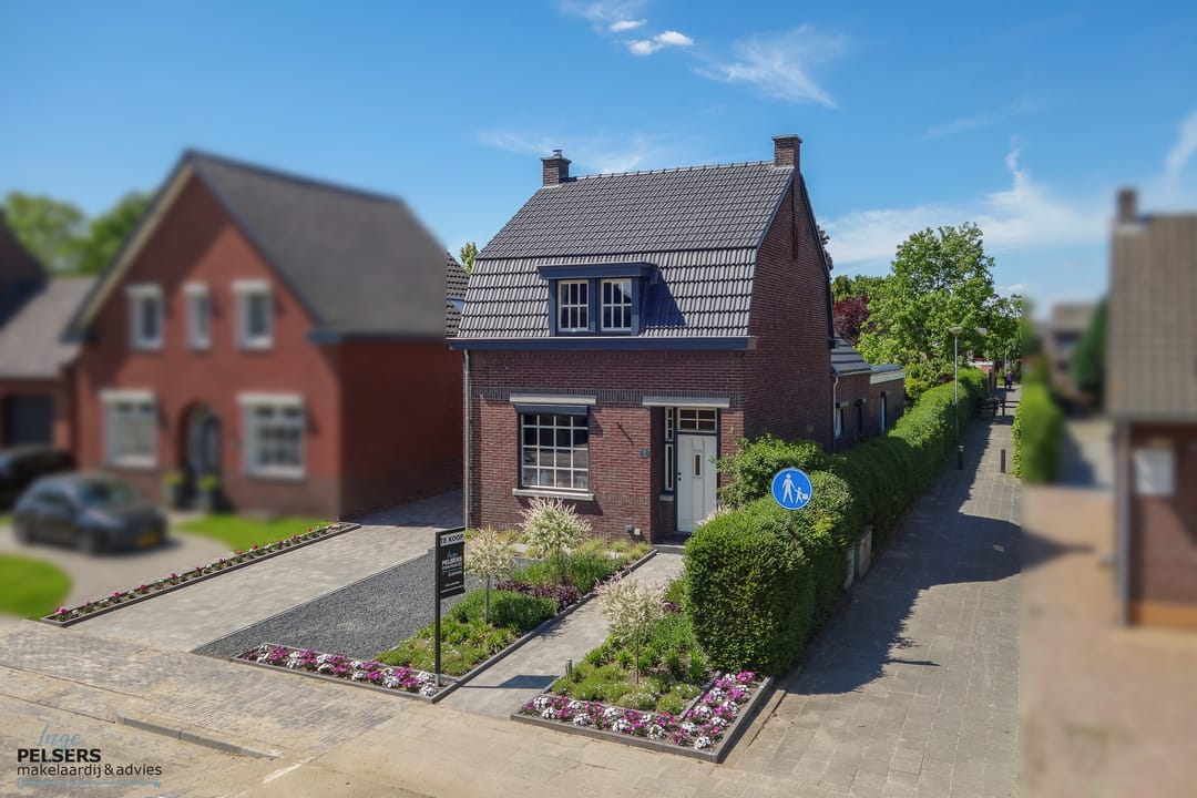 Photo 2 of Pater Claretstraat 9