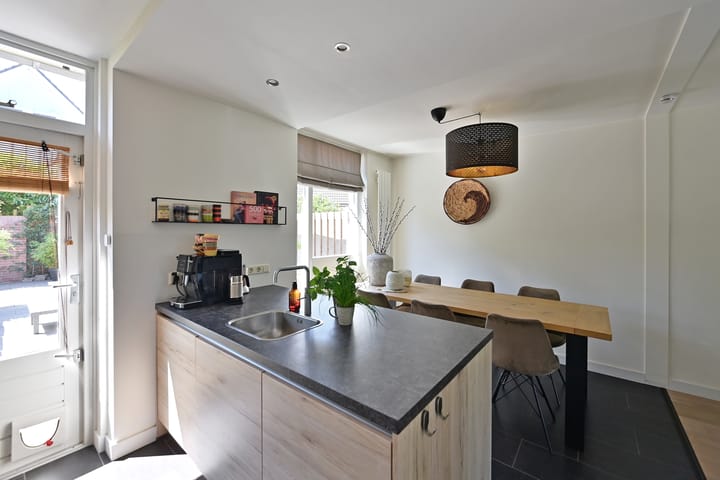 Foto 13 van Bernard van Beeklaan 147