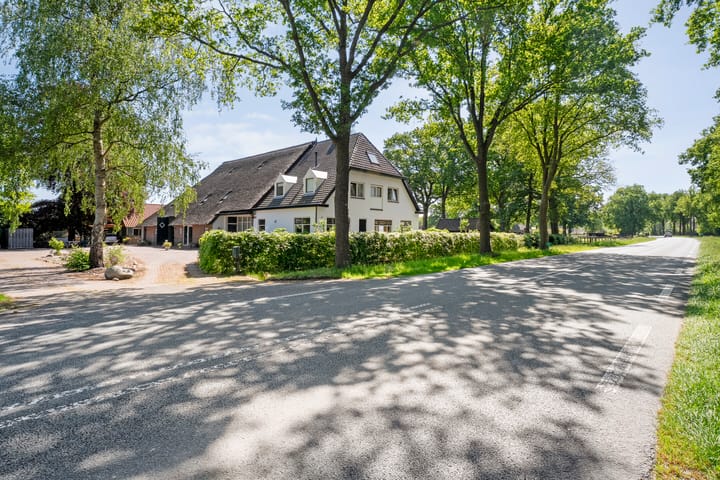 Foto 61 van van Helomaweg 4-A