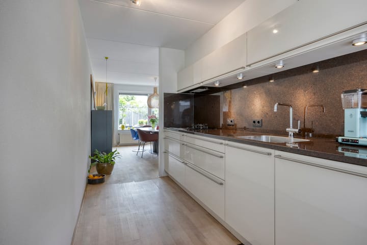 Foto 8 van Nienke van Hichtumplein 14