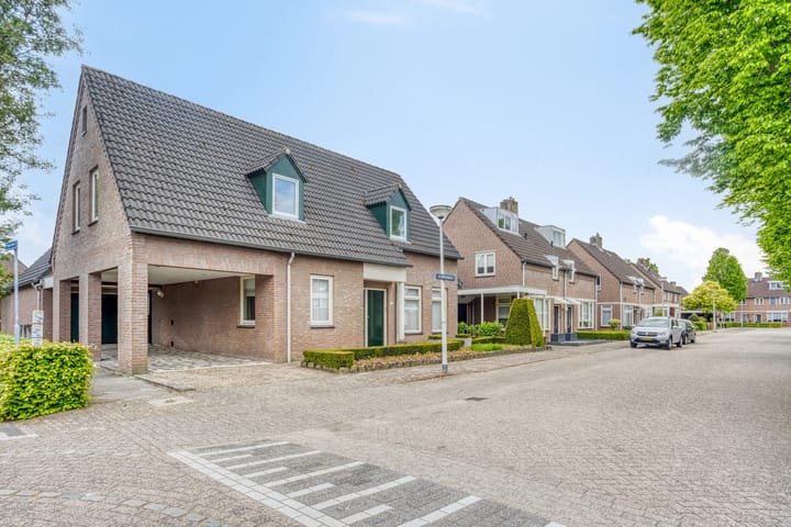 Foto 2 van Klompenmaker 32