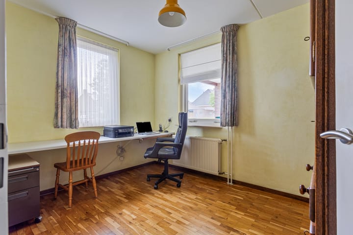 Foto 8 van Klompenmaker 32