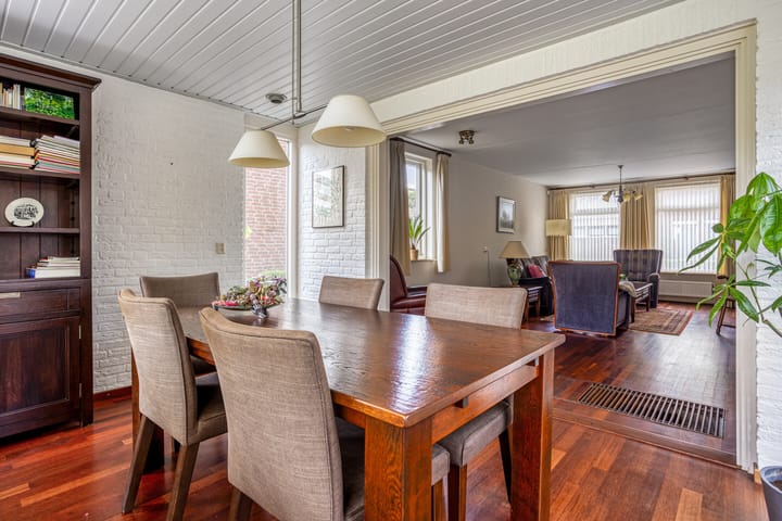 Foto 16 van Klompenmaker 32