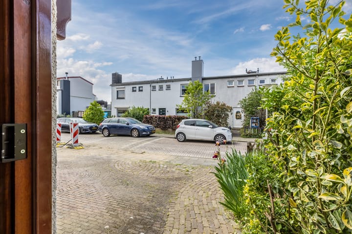 Photo 10 of Borneostraat 106