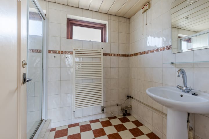 Photo 13 of Borneostraat 106