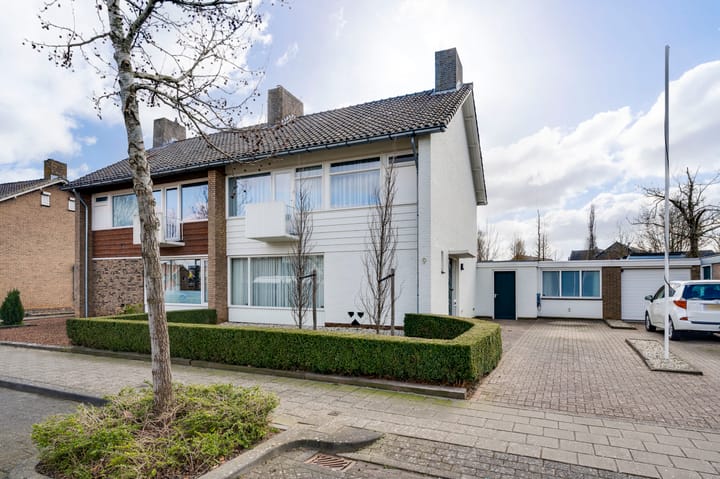 Photo 1 of Burgemeester Joostenlaan 9