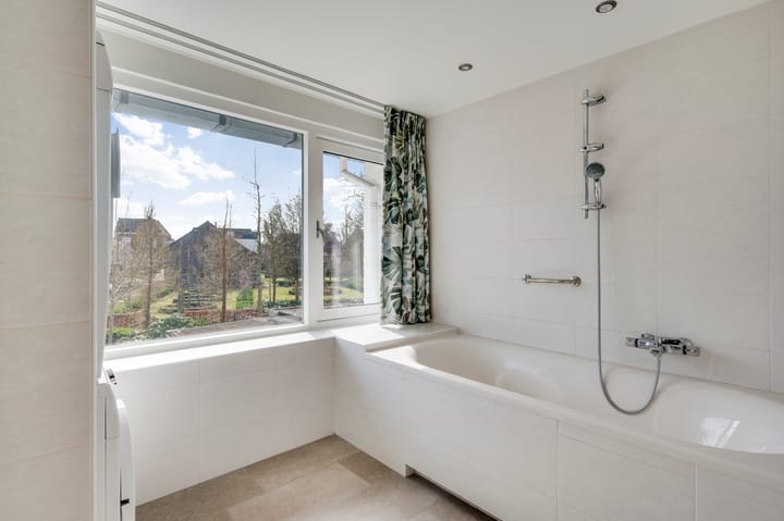 Photo 19 of Burgemeester Joostenlaan 9