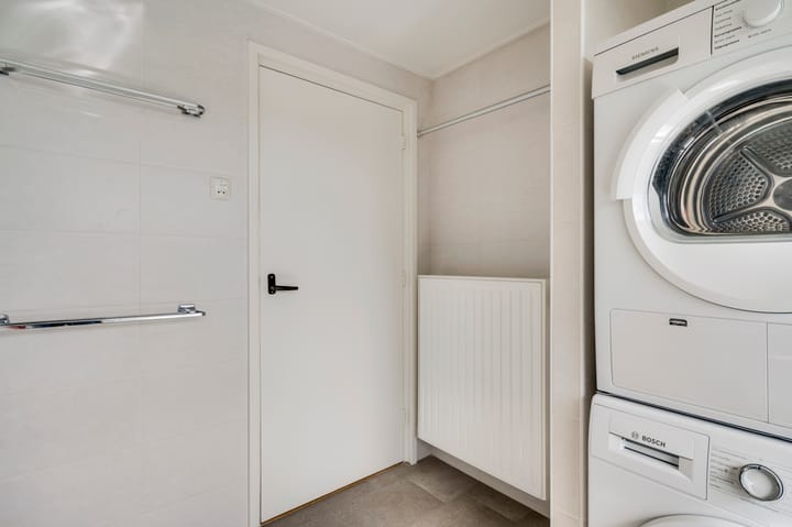 Photo 20 of Burgemeester Joostenlaan 9