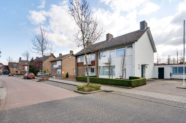 Photo 25 of Burgemeester Joostenlaan 9