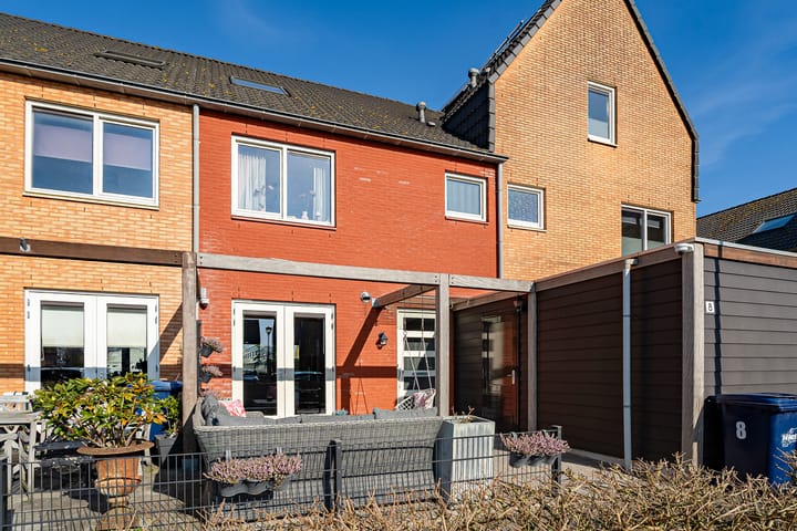 Foto 2 van Van Veendijk 8