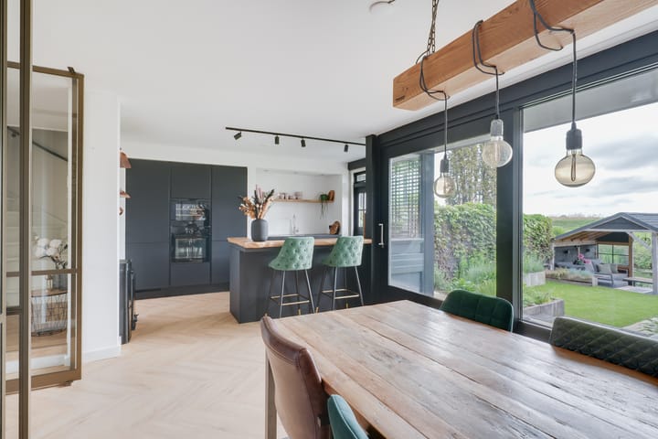 Foto 17 van Esdoornlaan 12