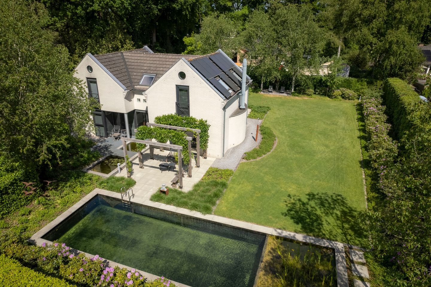 Foto 1 van Burg. Crommelinlaan 37