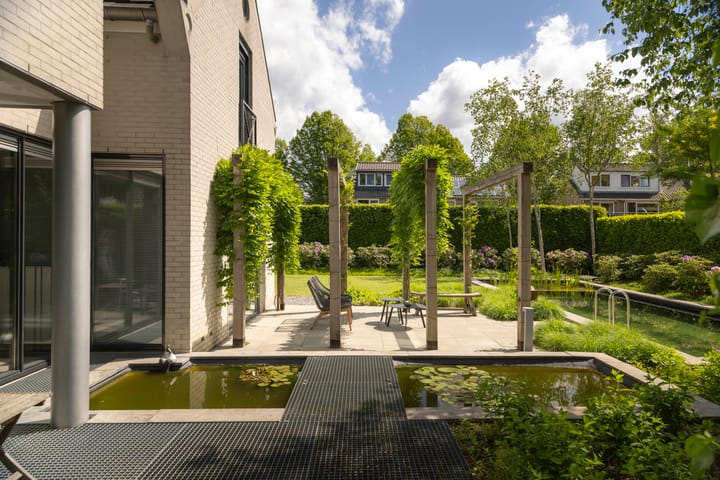 Foto 60 van Burg. Crommelinlaan 37