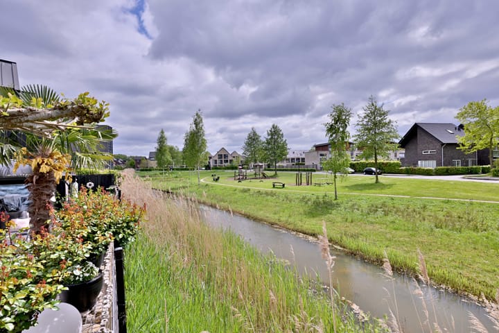 Foto 11 van M.C. Escherweg 47