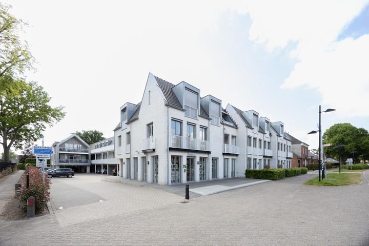 Photo 1 of Bredaseweg 10-A8